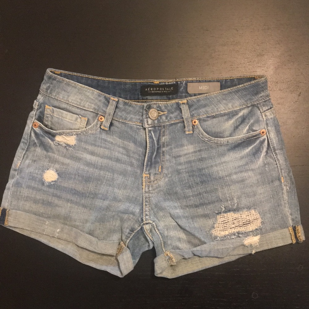 Ripped jean shorts💕